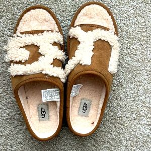 Cozy authentic Ugg slippers size 6 women’s.